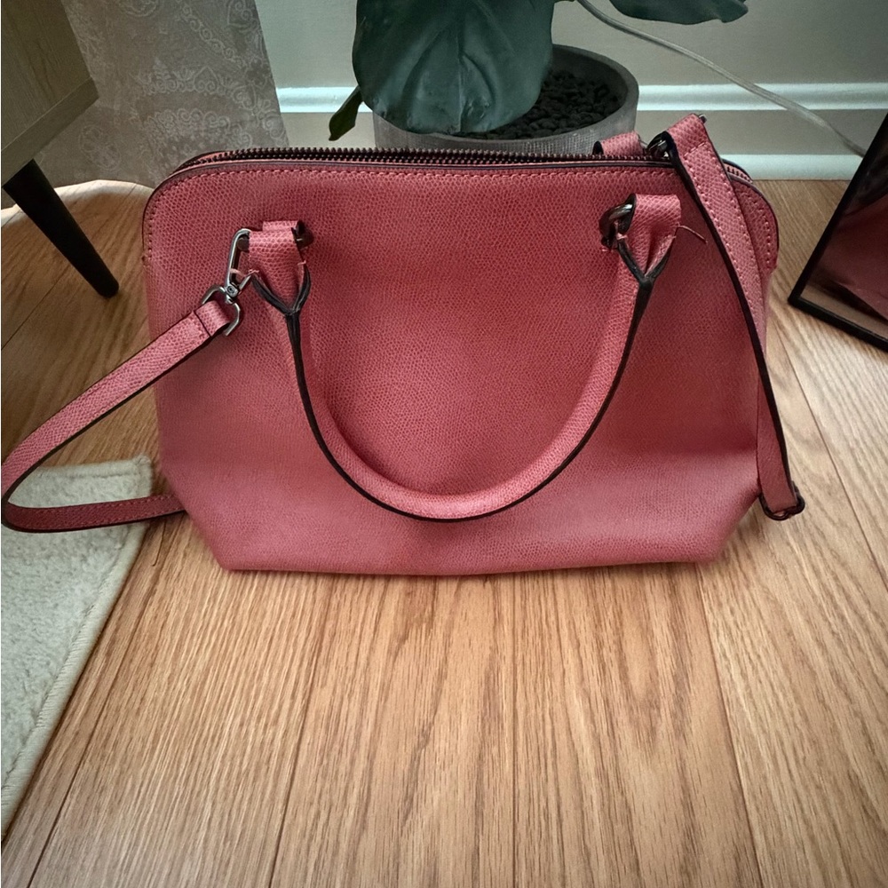 Elegant Pink Calvin Klein Handbag - Picture 2 of 5